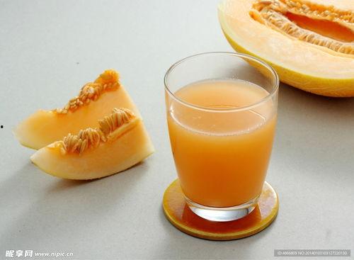 广角吃哈密瓜,尽享甜蜜滋味